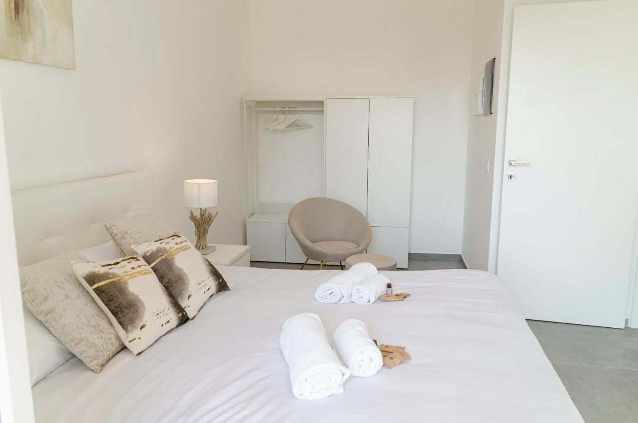 Апартаменти Apulialux - Exclusive And Modern City View, Private Parking Барі Екстер'єр фото