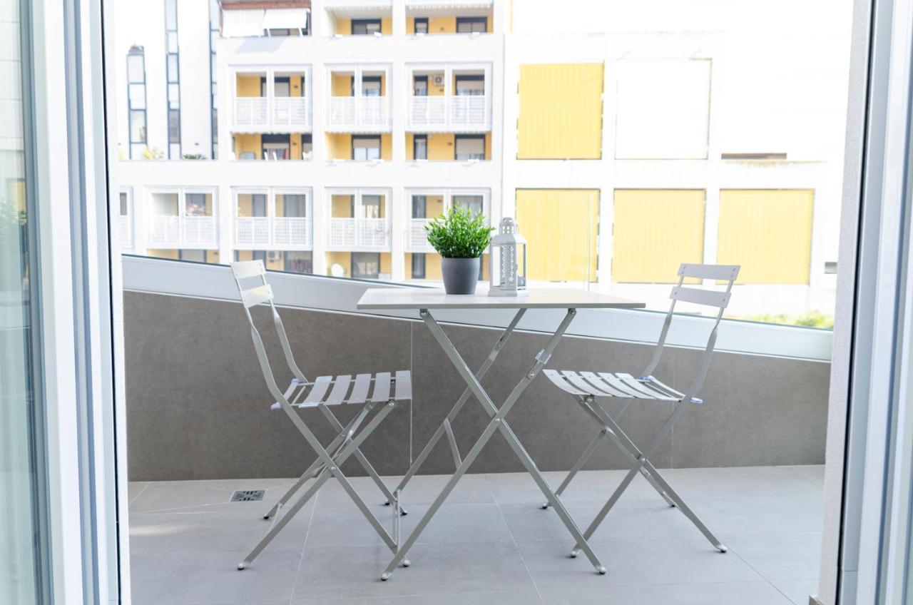 Апартаменти Apulialux - Exclusive And Modern City View, Private Parking Барі Екстер'єр фото