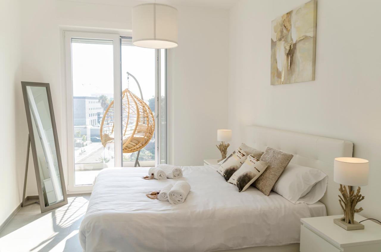 Апартаменти Apulialux - Exclusive And Modern City View, Private Parking Барі Екстер'єр фото